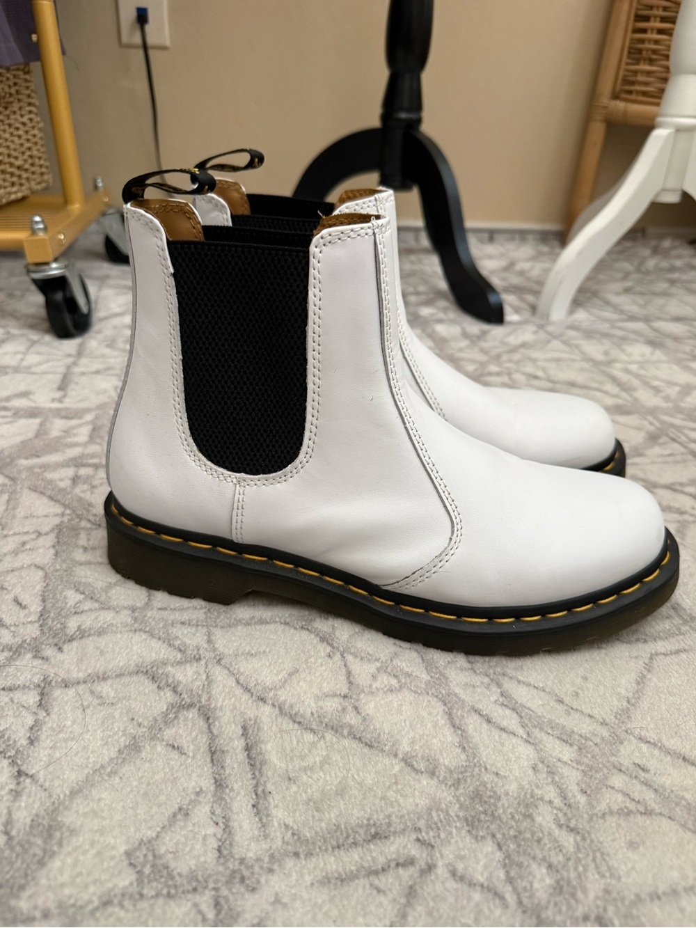 Dr. Martens 2976 White Chelsea Boots Smooth Leather Yellow Stitch Size 11 - Picture 2 of 13